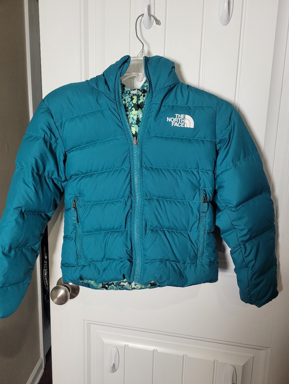 The North Face Teal Kids' Puffer reversible jacket with Hood. Girl's small